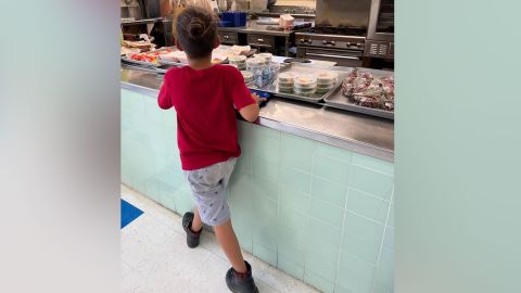 منطقه یکپارچه مدرسه توسان، مانند سایر مناطق در سراسر کشور، از والدین می‌خواهد که برای وعده‌های غذایی رایگان و ارزان‌تر درخواست دهند.